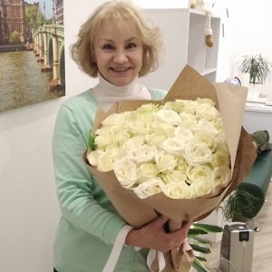 51 біла троянда в Івано-Франківську фото