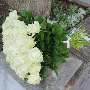 33 білі троянди в Івано-Франківську фото