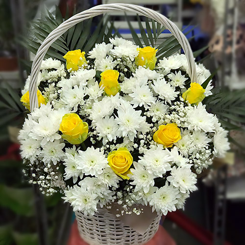 Фото товара Кошик "Білі хризантеми, жовті троянди" в Івано-Франківську